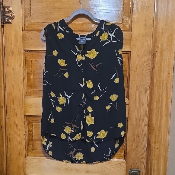 Chelsea & Theodore Tops - Chelsea & Theodore Black Sleeveless Buttoned Blouse L